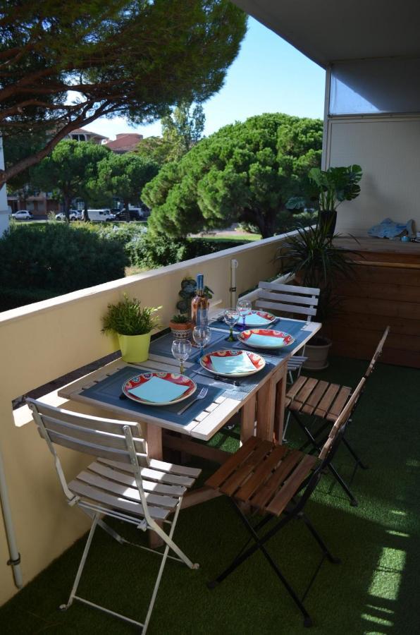 Charmant Appartement A 350M De La Plage Et Du Port Frejus Exterior photo