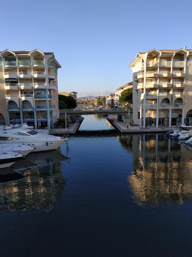 Charmant Appartement A 350M De La Plage Et Du Port Frejus Exterior photo
