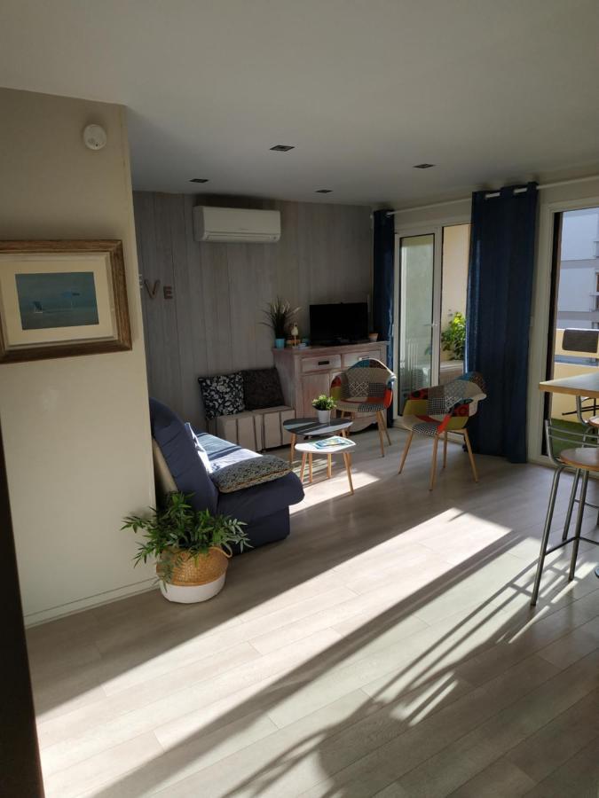 Charmant Appartement A 350M De La Plage Et Du Port Frejus Exterior photo