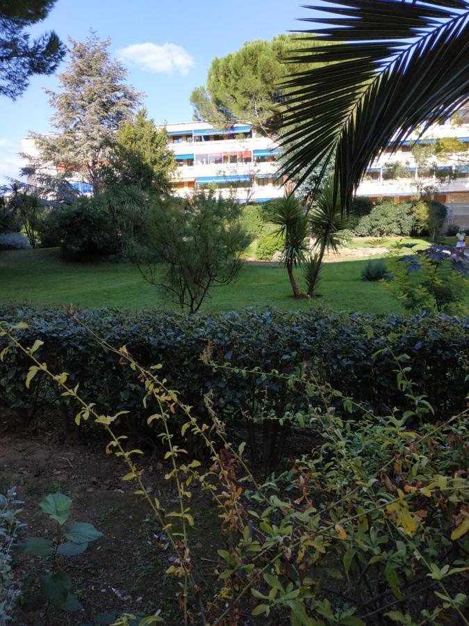 Charmant Appartement A 350M De La Plage Et Du Port Frejus Exterior photo